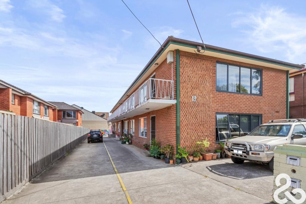 1/19 NORMANBY AVE, THORNBURY, VIC 3071