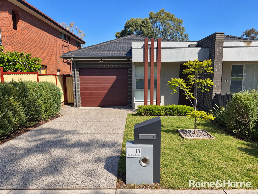 13 Willow Dr, Avondale Heights, VIC 3034