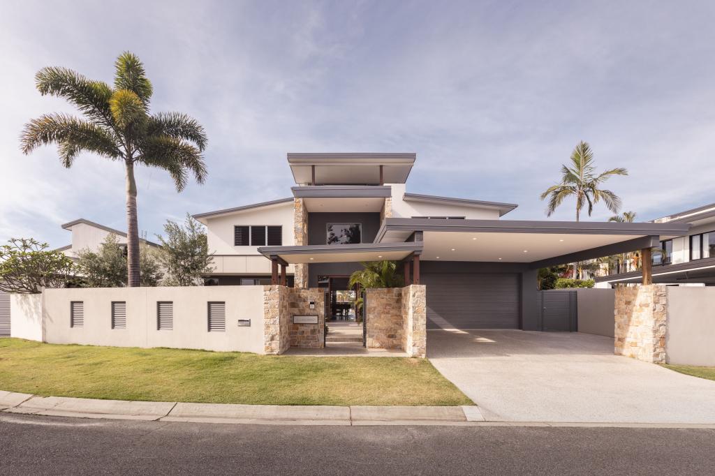 33 SUNDOWNER CT, MERMAID WATERS, QLD 4218