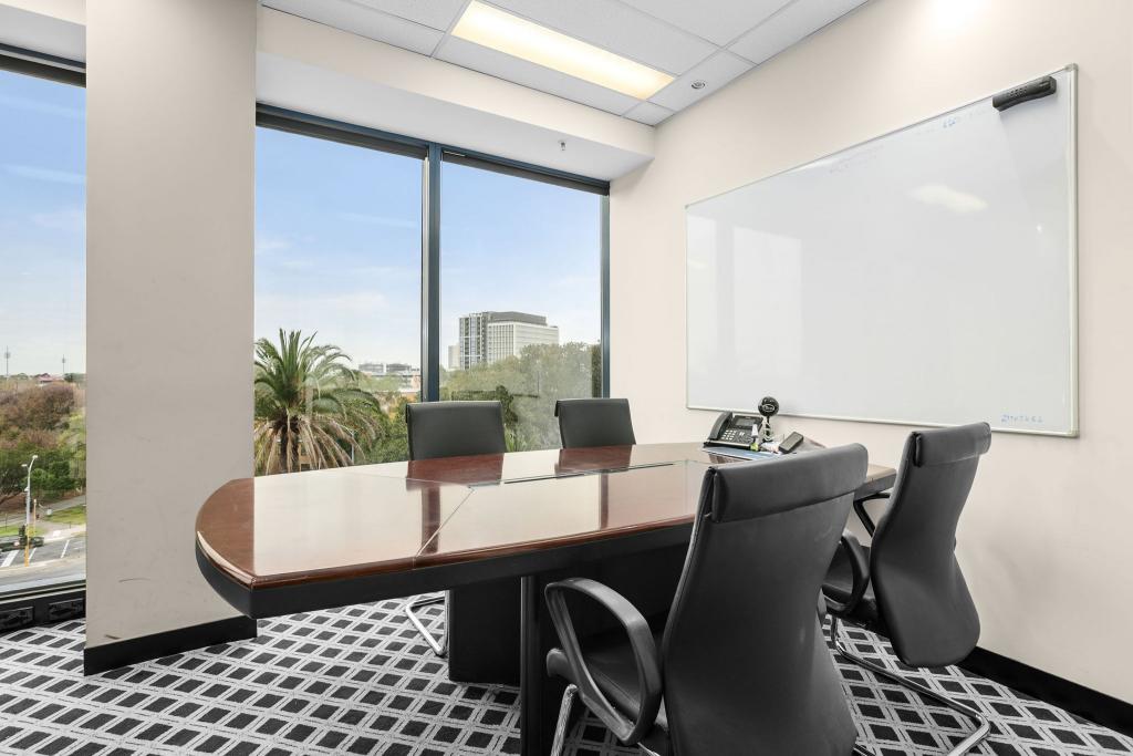 Suite 432 & Double Garage/Storage/1 Queens Rd, Melbourne, VIC 3004