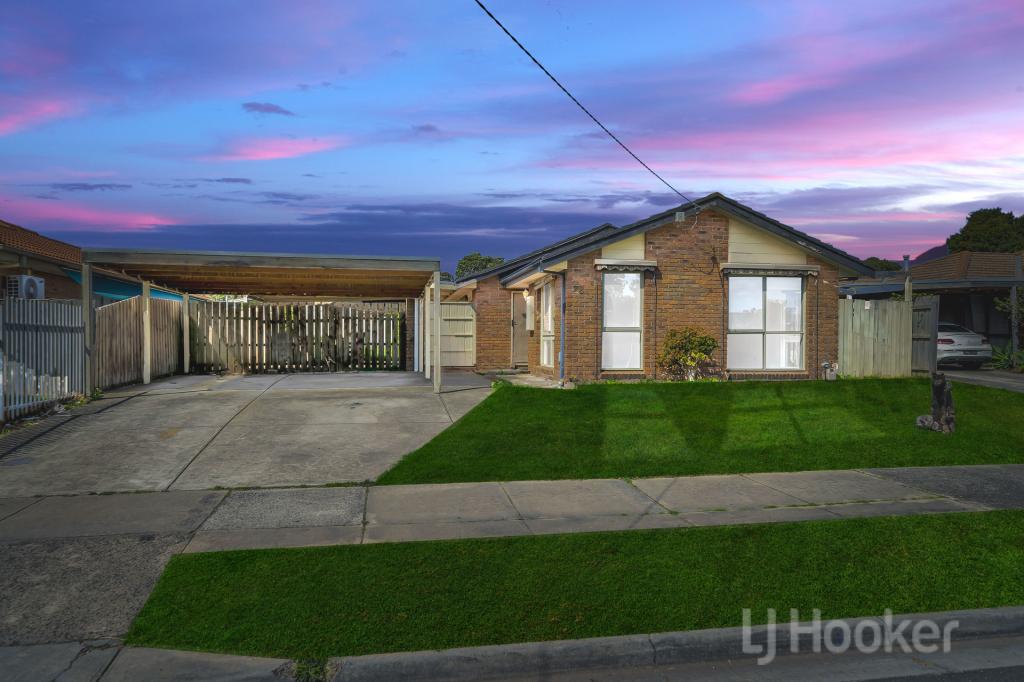 28 REGANS RD, HAMPTON PARK, VIC 3976