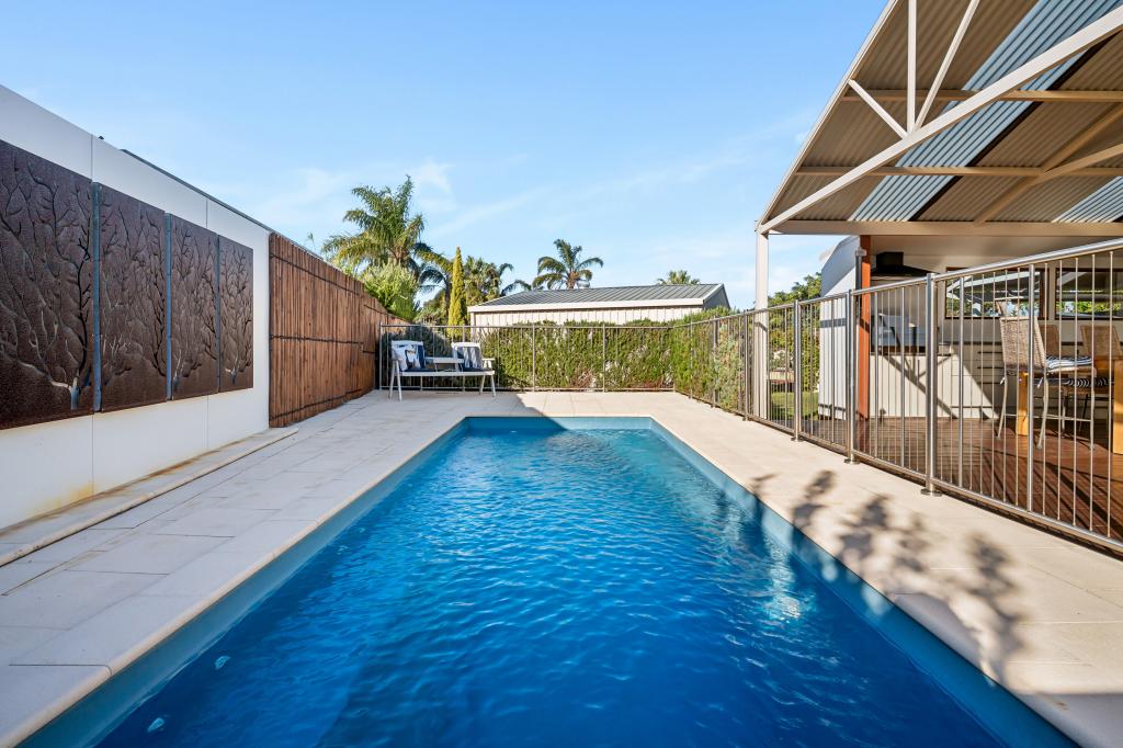 1 Seaton Cl, Halls Head, WA 6210