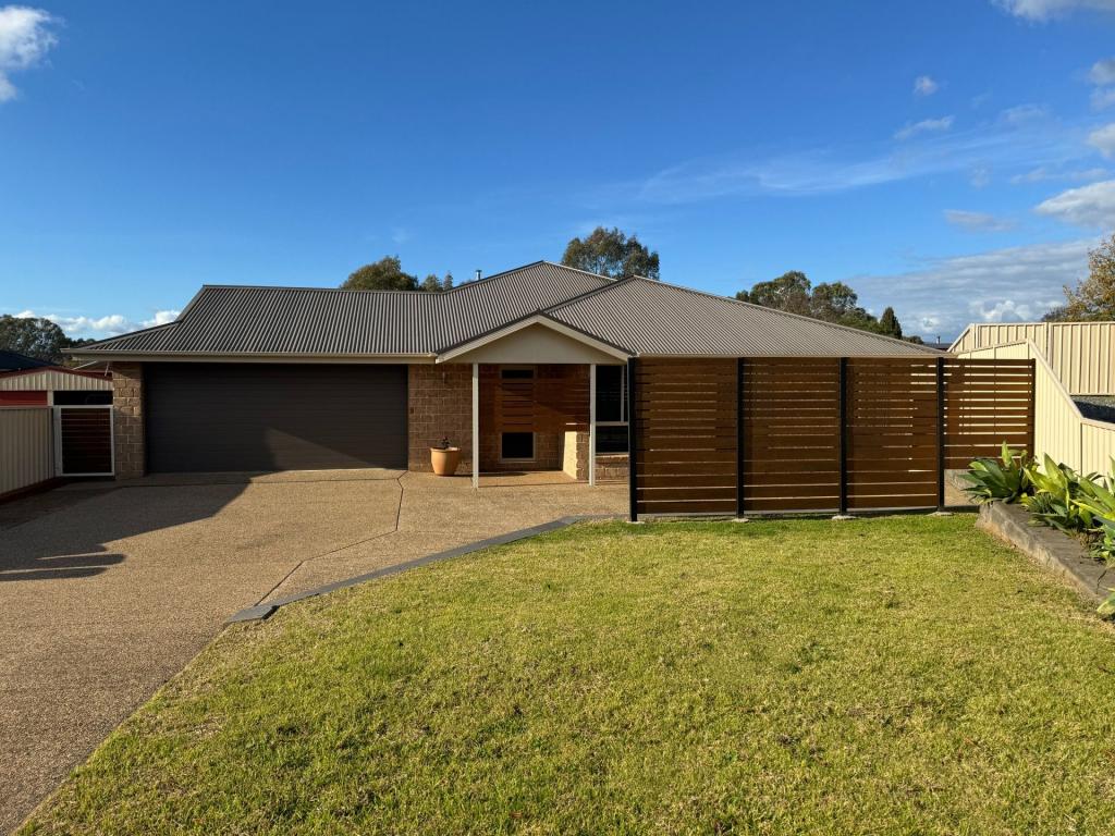 33 Jeffery Cct, Tumut, NSW 2720