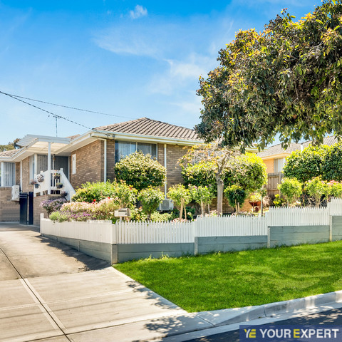 11 CLOVERSET AVE, NARRE WARREN, VIC 3805