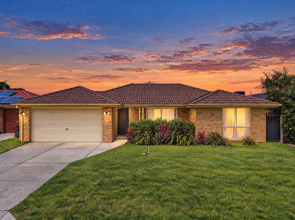 8 Acre Ct, Pakenham, VIC 3810