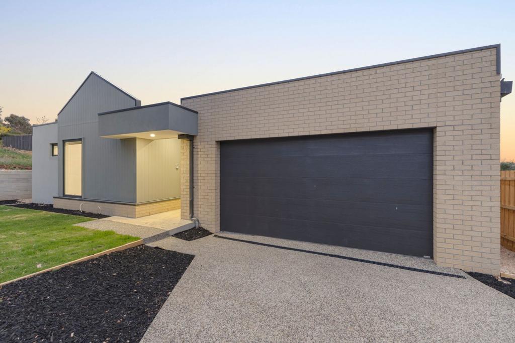 31 Rosehill Dr, Bacchus Marsh, VIC 3340