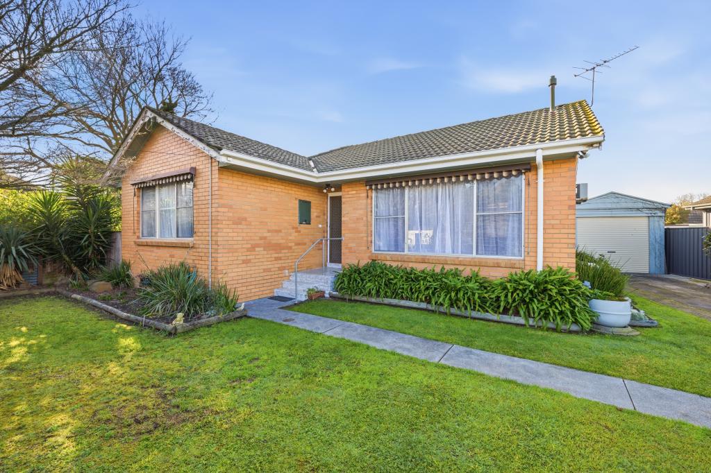 18 Alexandra Ave, Sale, VIC 3850