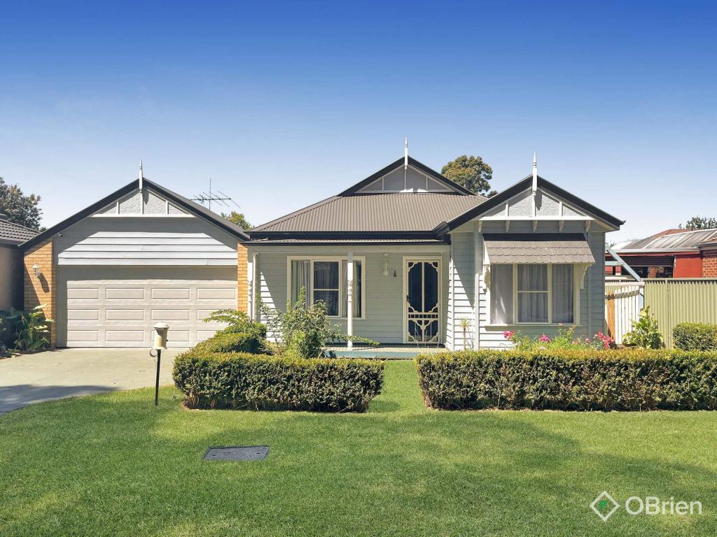 8 MASTERTON PL, CRANBOURNE EAST, VIC 3977