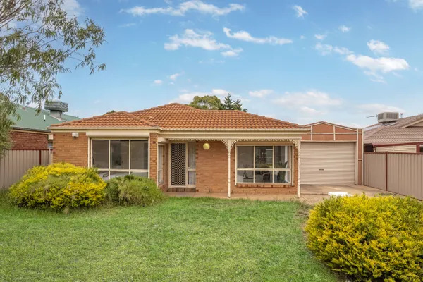 54 Rossiter Ave, Roxburgh Park, VIC 3064