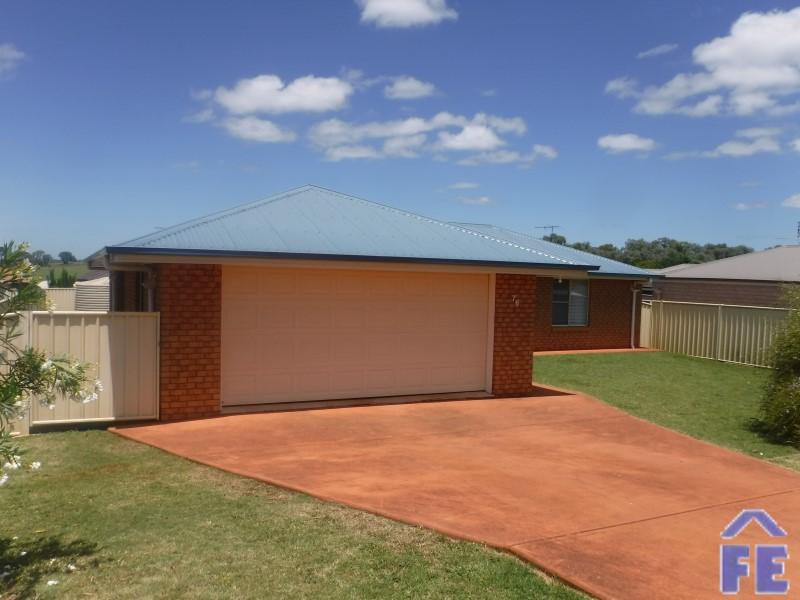 76 Windsor Cir, Kingaroy, QLD 4610