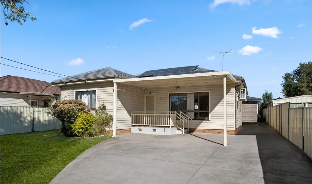 54 MEDLEY AVE, LIVERPOOL, NSW 2170