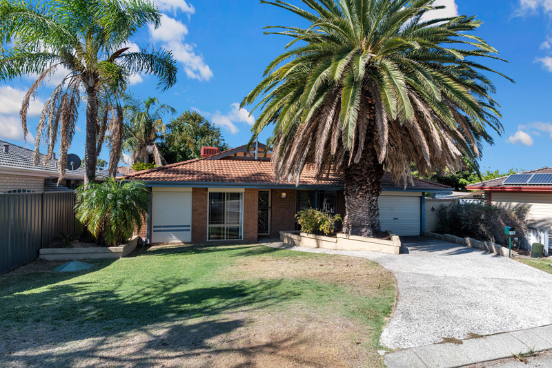 25 Halfmoon Pl, Waikiki, WA 6169