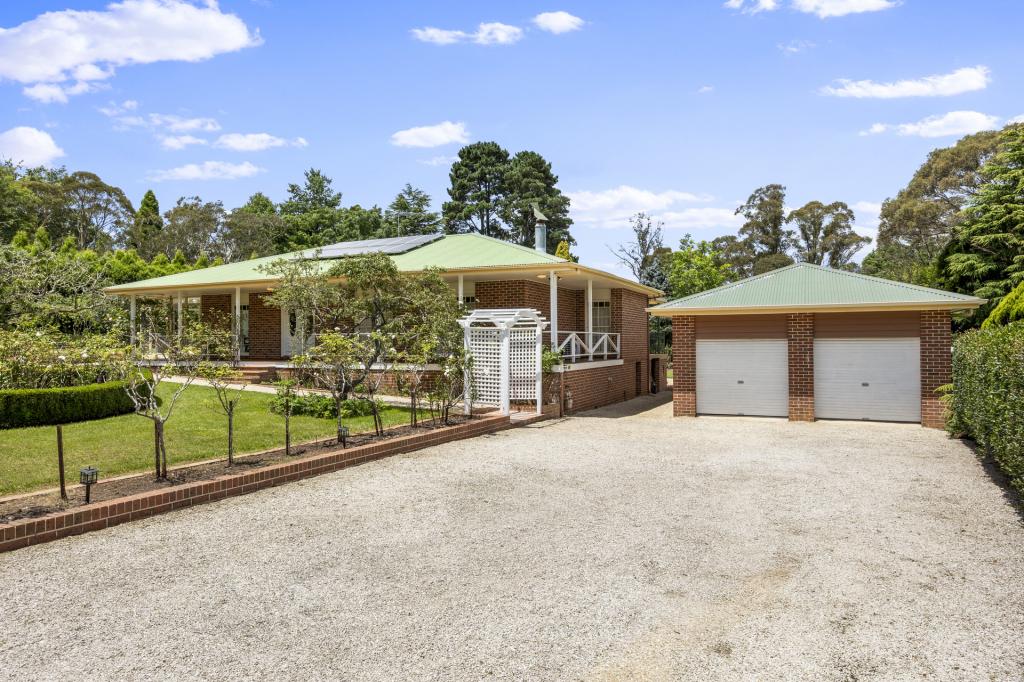 170 Blaxland Rd, Wentworth Falls, NSW 2782