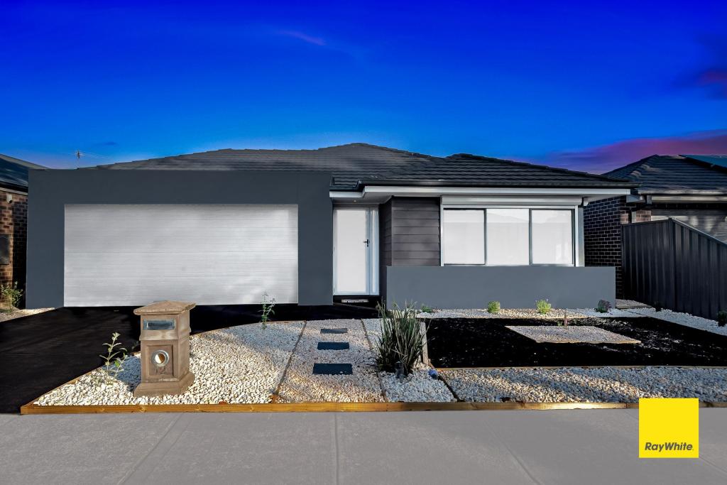 12 FINSBURY CRES, MANOR LAKES, VIC 3024