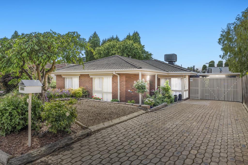 4 Helsal Dr, Wantirna South, VIC 3152