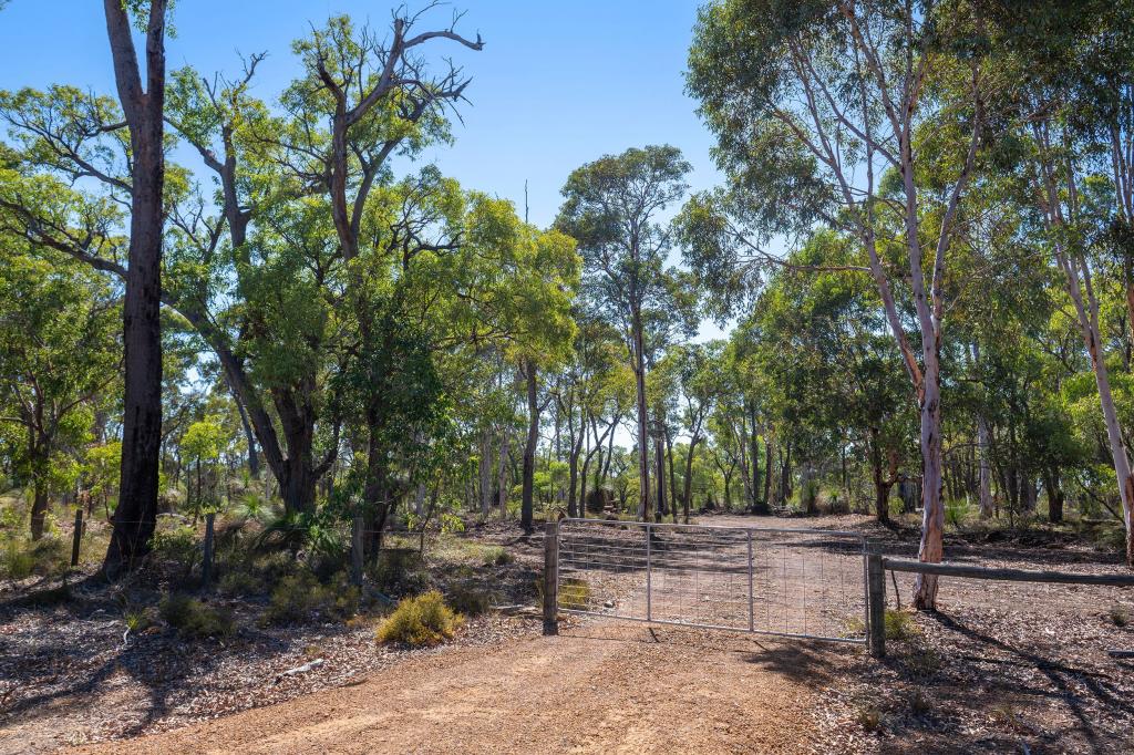 94 HOLSTEIN LOOP, LOWER CHITTERING, WA 6084