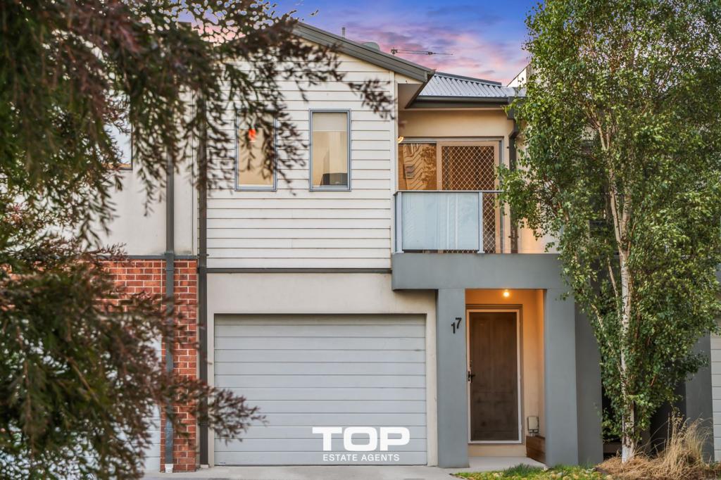 17/10 Mickleham Dr, Cranbourne North, VIC 3977