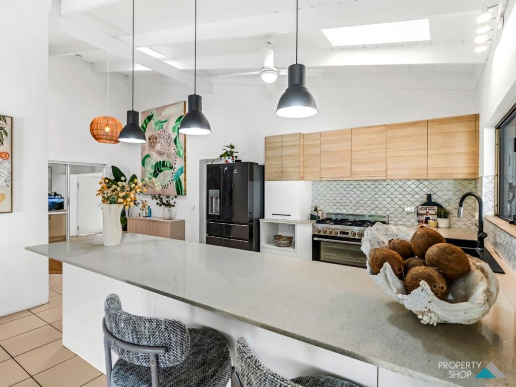 18 CAMERON CL, SMITHFIELD, QLD 4878