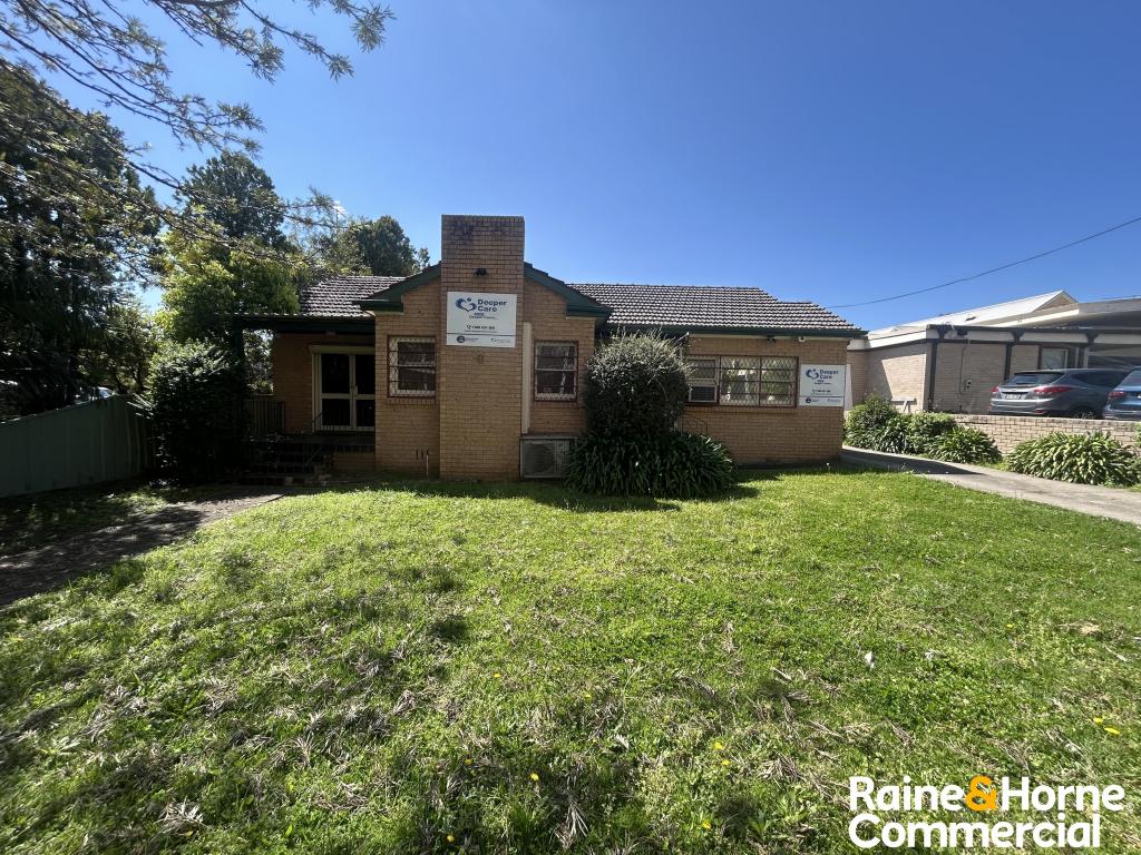 10 Warby St, Campbelltown, NSW 2560