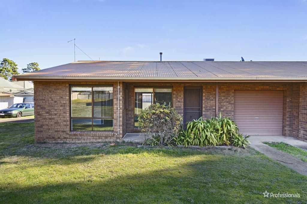 2/6 HARKNESS ST, MARYBOROUGH, VIC 3465