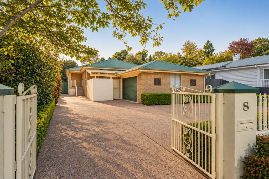 8 Lyle St, Wentworth Falls, NSW 2782