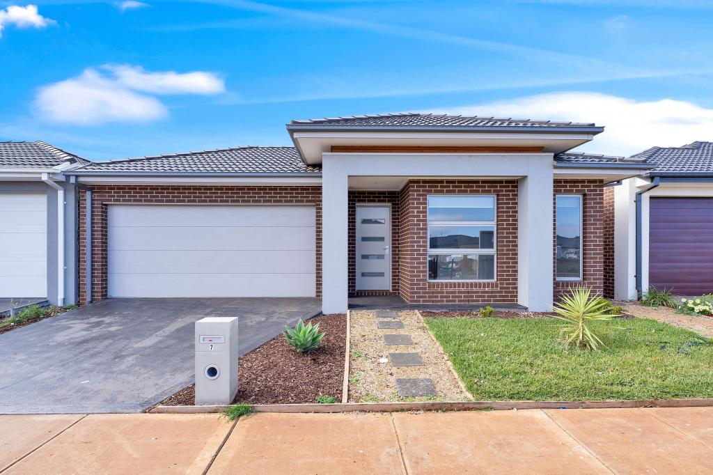 7 Lina Way, Melton South, VIC 3338