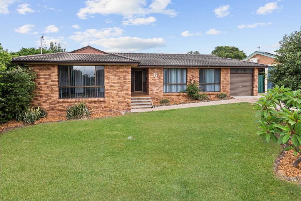 37 Galway Cres, Metford, NSW 2323