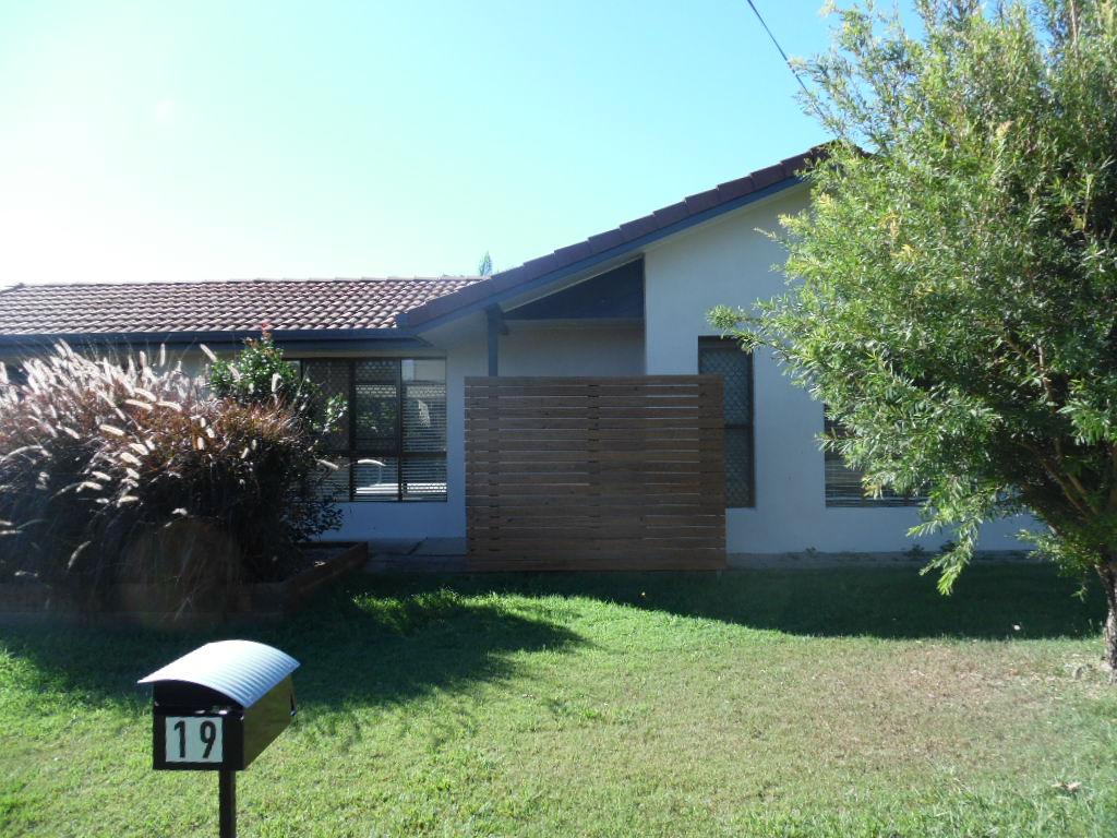 19 Eurong Ave, Pialba, QLD 4655