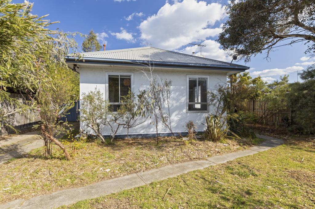 20 Pettitt Cres, Norlane, VIC 3214