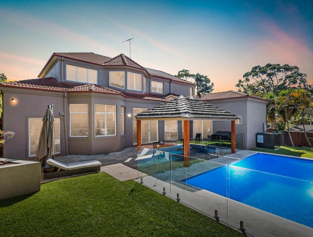 28 Carnarvon Dr, Frenchs Forest, NSW 2086