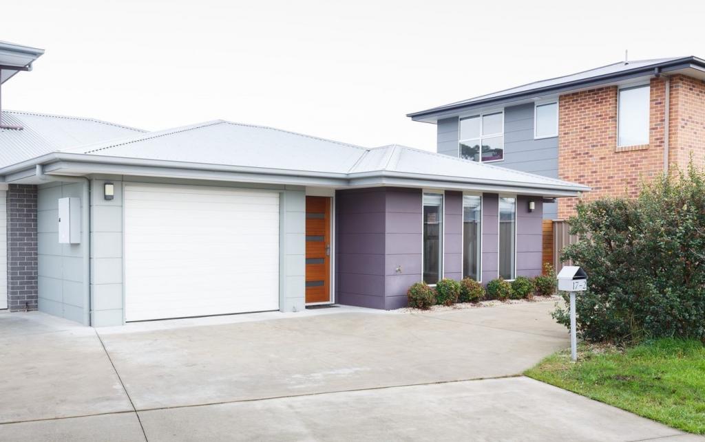 2/17 HORTUS PL, NEWNHAM, TAS 7248