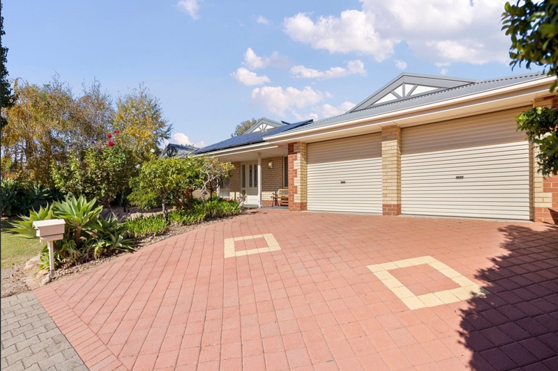 15 SUNSET CCT, WALKLEY HEIGHTS, SA 5098