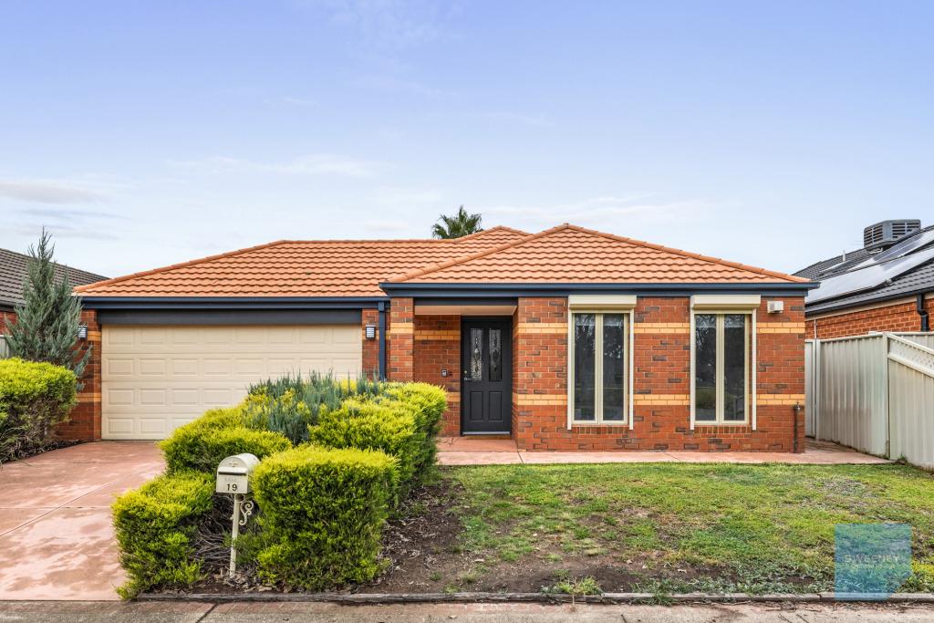 19 Edgbaston Pde, Caroline Springs, VIC 3023