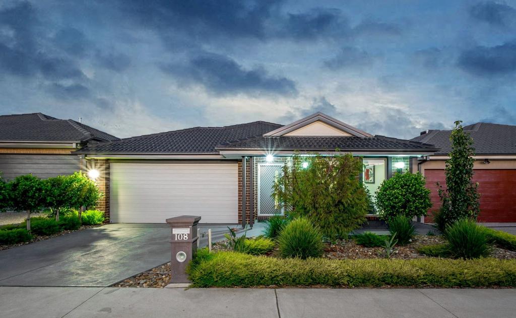 108 Wheelers Park Dr, Cranbourne North, VIC 3977