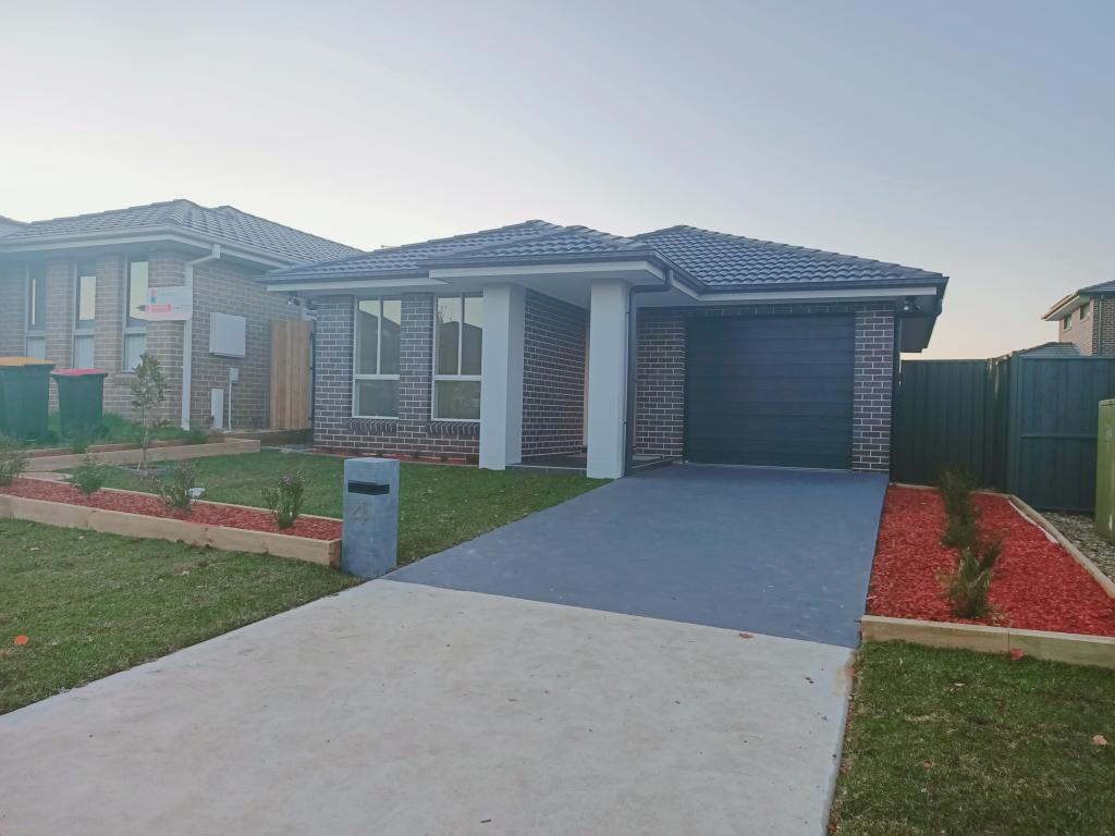 4 Rixon St, Oran Park, NSW 2570