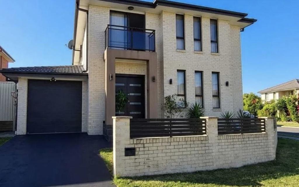 72 Thistle Cct, Green Valley, NSW 2168