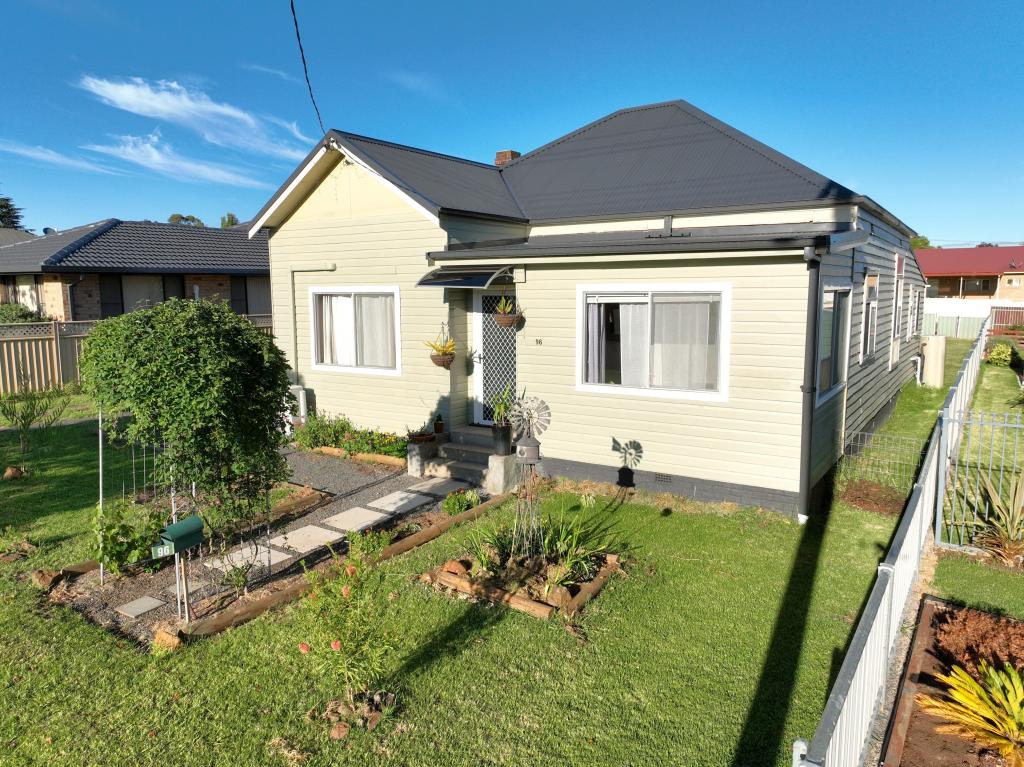 96 HUNTER ST, GLEN INNES, NSW 2370