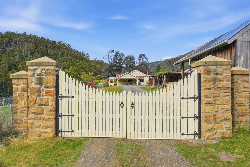 30 Gordons Rd, Gardners Bay, TAS 7112