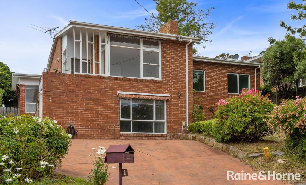 1 Woolton Pl, Sandy Bay, TAS 7005