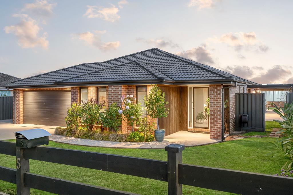 5 Stirling St, Cobden, VIC 3266