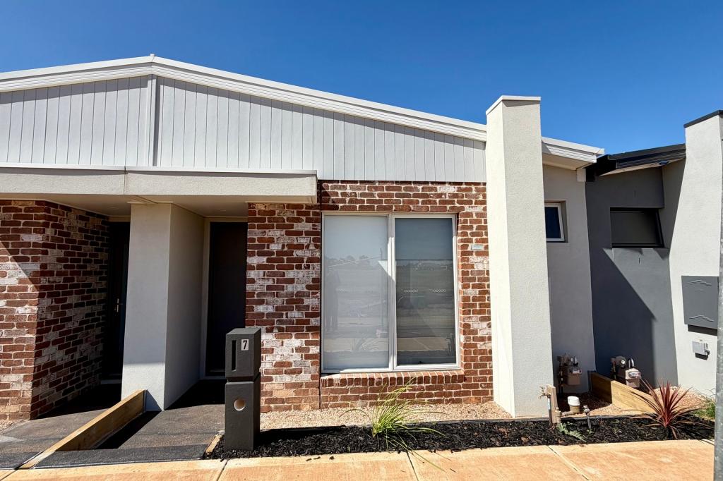 7 Bayest Walk, Fraser Rise, VIC 3336