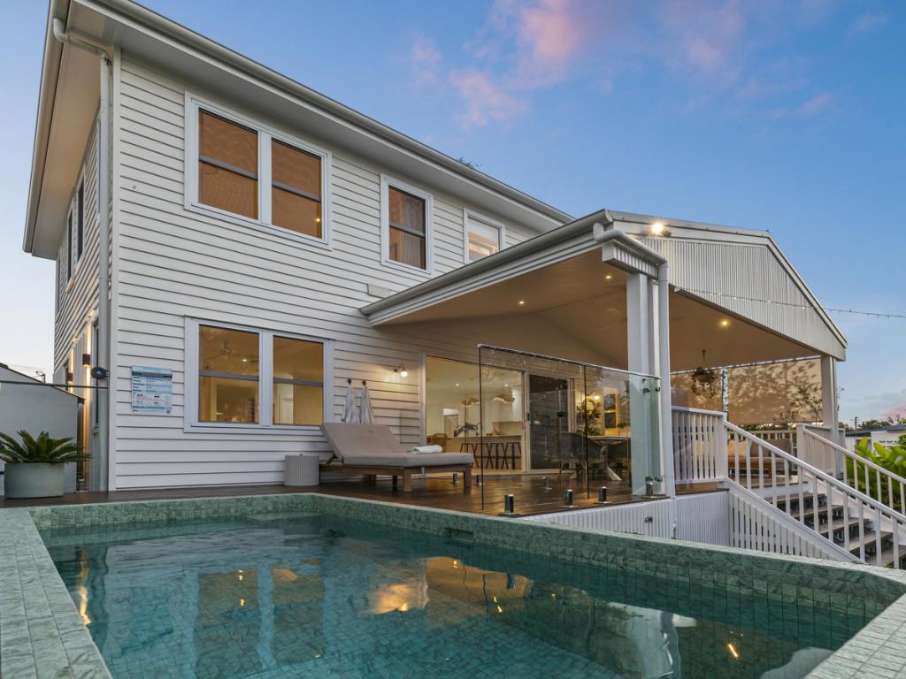 30 Tenth Ave, Sandgate, QLD 4017