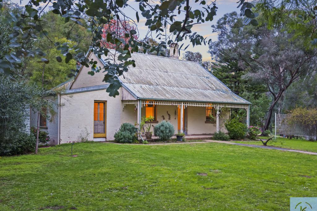 1 BUSHLANDS RD, TOCUMWAL, NSW 2714