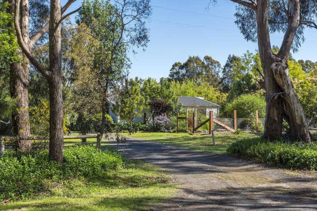 81 South Rock Rd, Woodend, VIC 3442