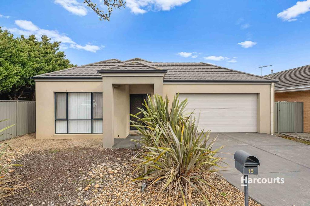 15 SANDPIPER CL, PAKENHAM, VIC 3810