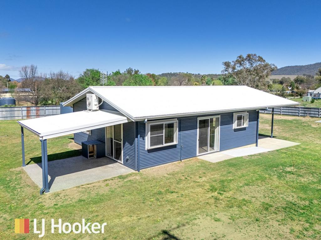 8F CHARLES ST, MOONBI, NSW 2353