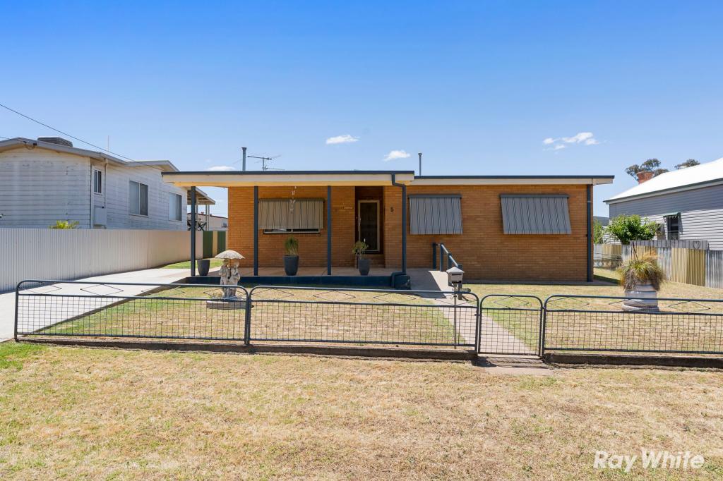 5 WARDLE ST, JUNEE, NSW 2663