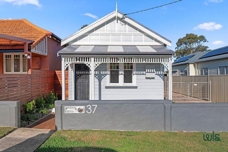 37 Carrington St, Mayfield, NSW 2304