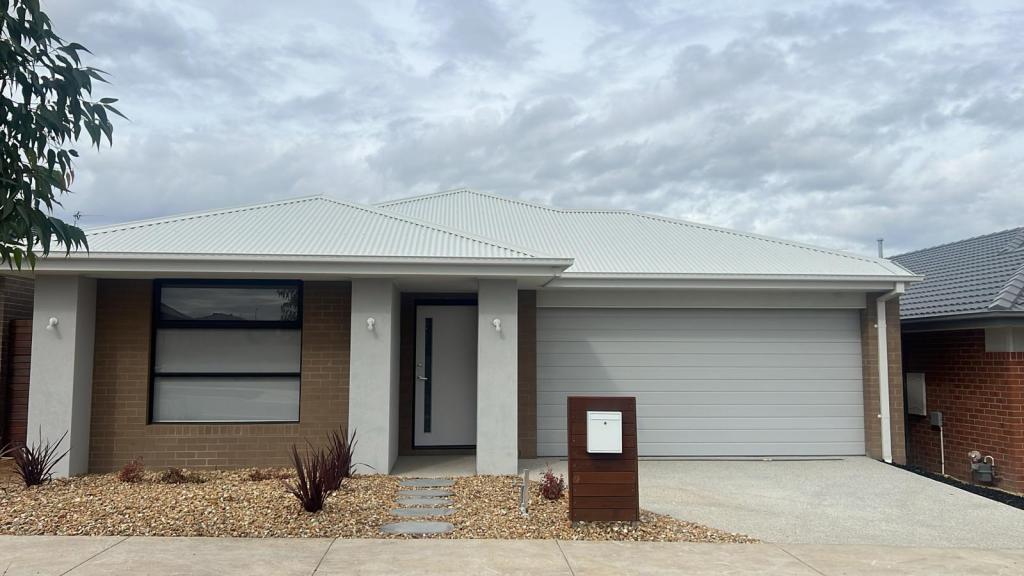 121 SUNDANCE BVD, WINTER VALLEY, VIC 3358