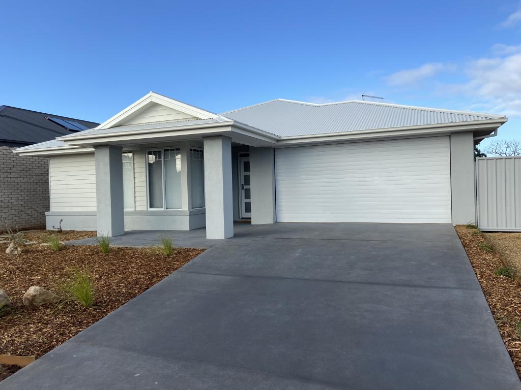 24 Swan Lake Dr, Sale, VIC 3850